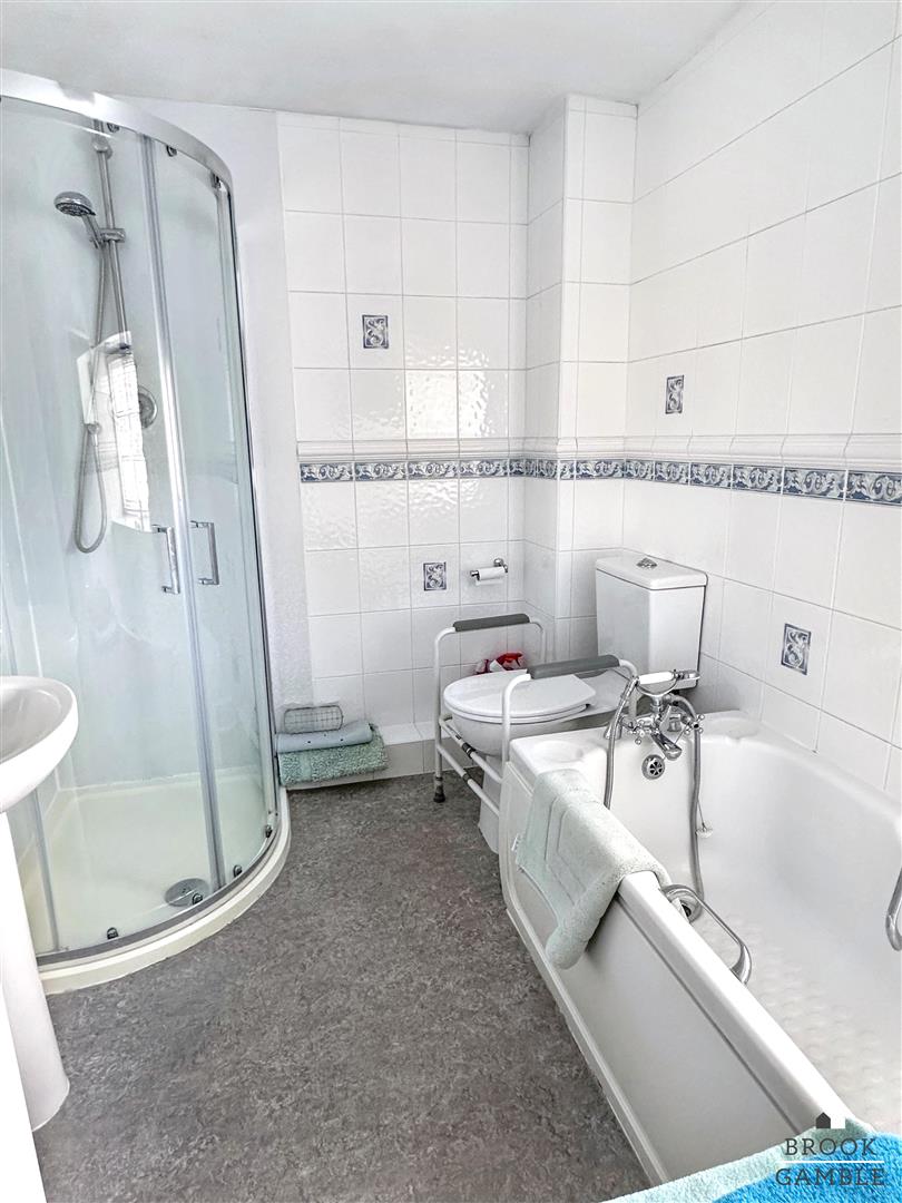 3 Bedroom House. Church Lane in Eastbourne, 25